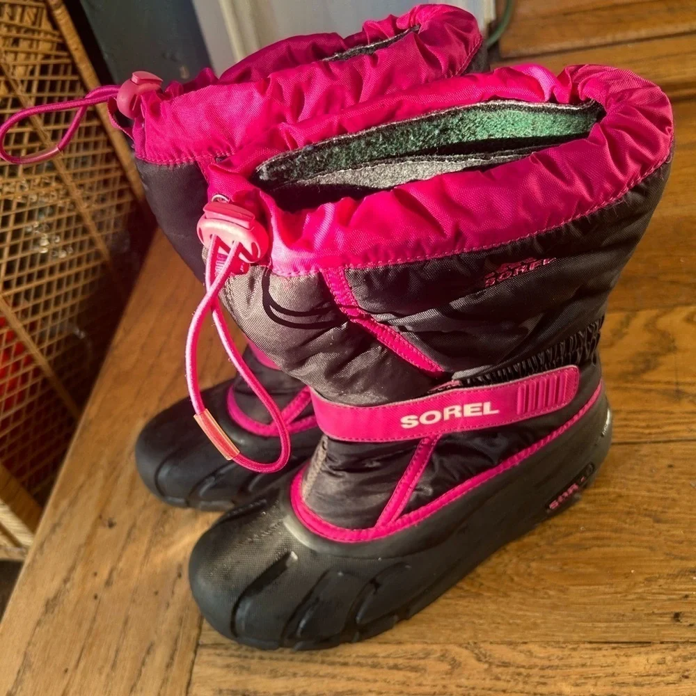 Women's Sorel Snow Boots Black/ Hot Pink Size 5